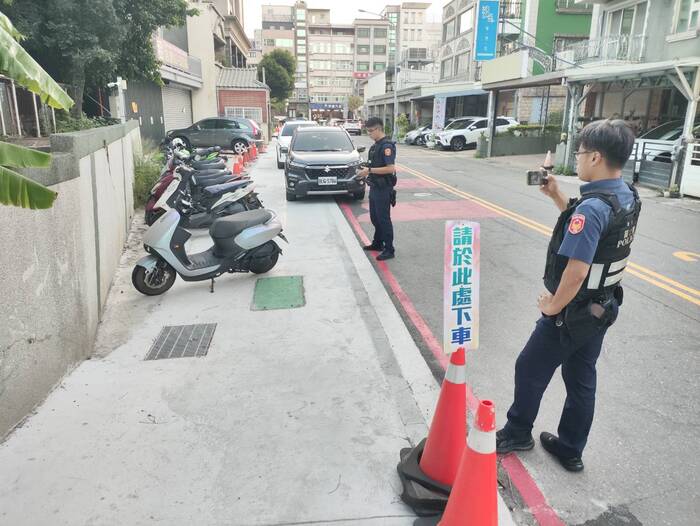 已明顯畫設紅線，請勿停車!