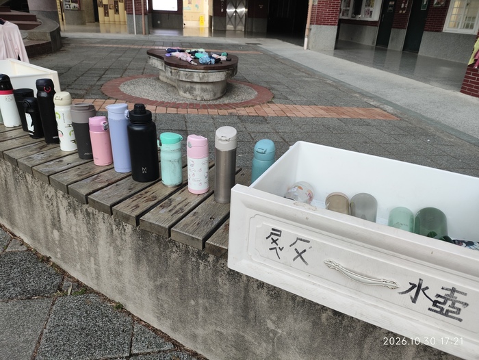 水壺類：不鏽鋼材質居多